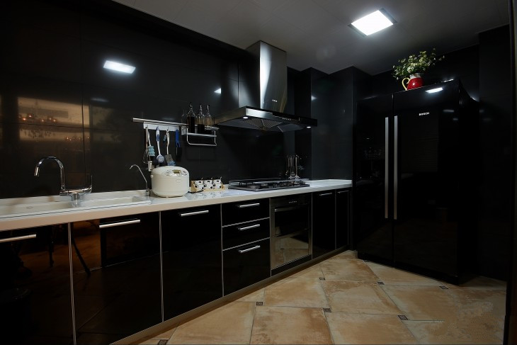 黑色廚房裝修設計